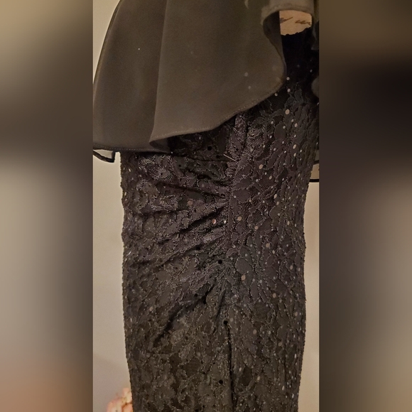 CONNECTED APP. Maxi Black Sleeveless, V Neck, Small Cape,Sparkle Details, Size 6 - Picture 4 of 9